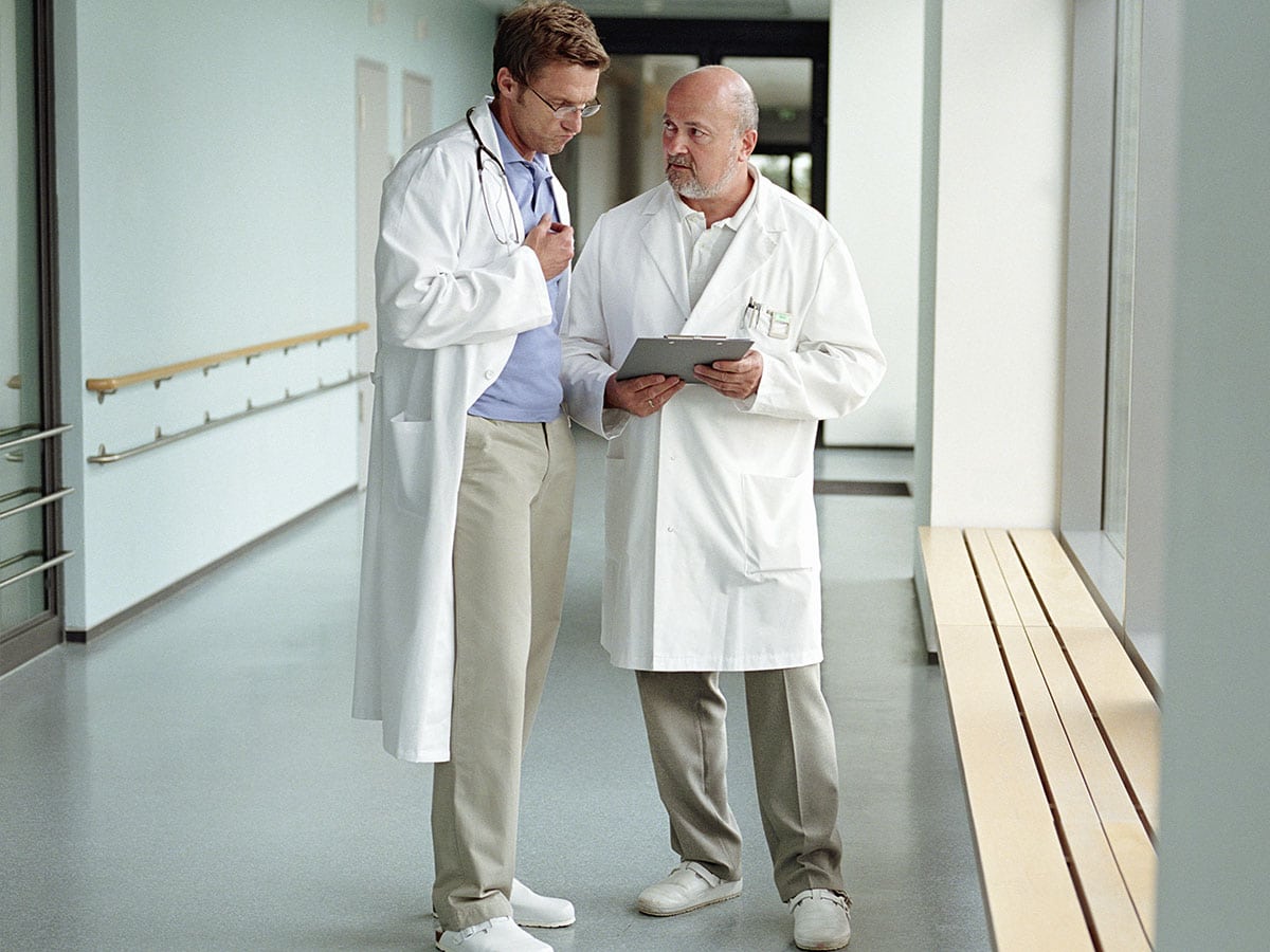 Two physicians talking 