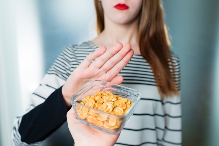 woman-refusing-food-allergies